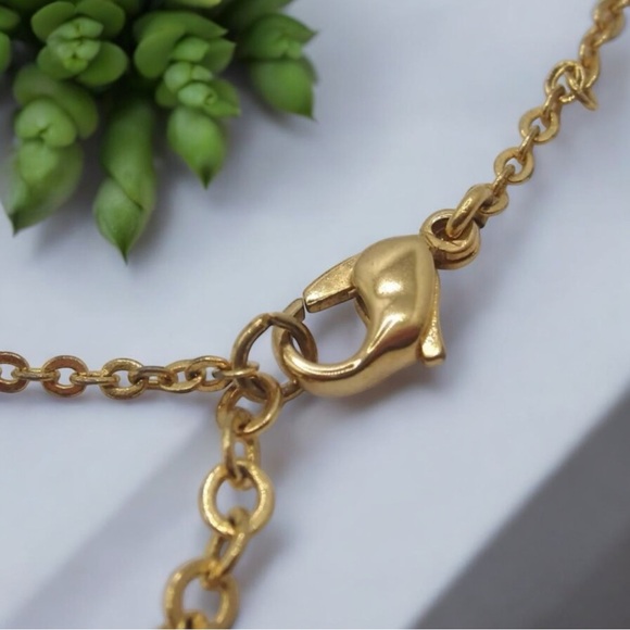 DIOR Signature Gold Necklace ๐๐ฅ - Picture 12 of 14
